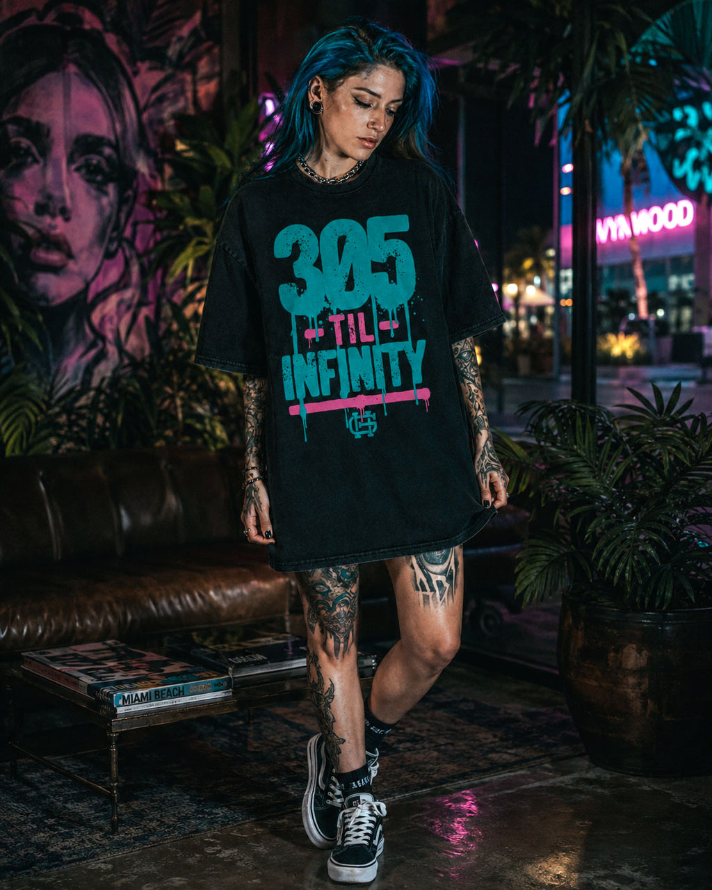 305 Til Infinity Tee, Vice Black, on model
